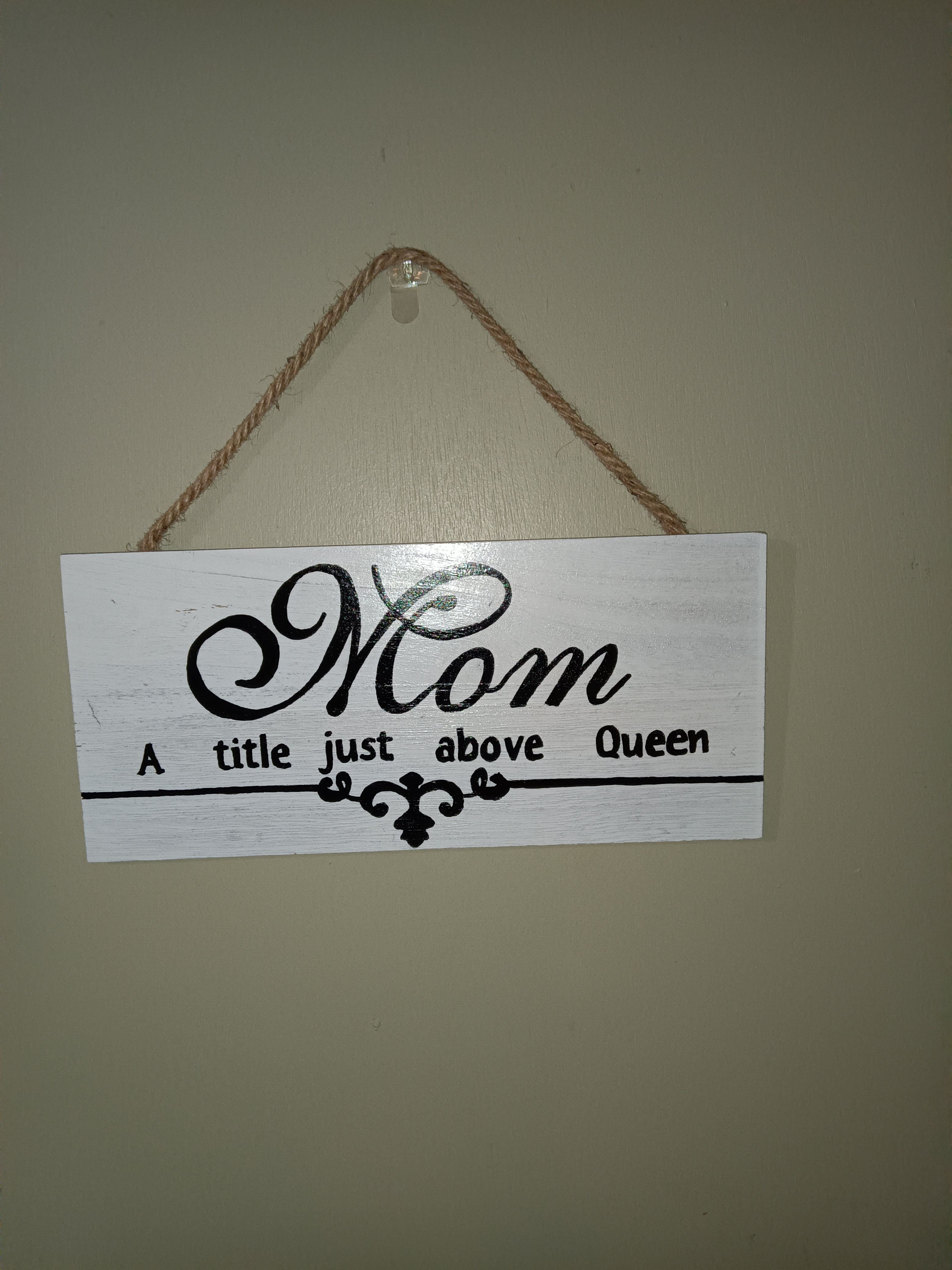 Mom Wall Sign – Simple Hanging Decorative Plaque