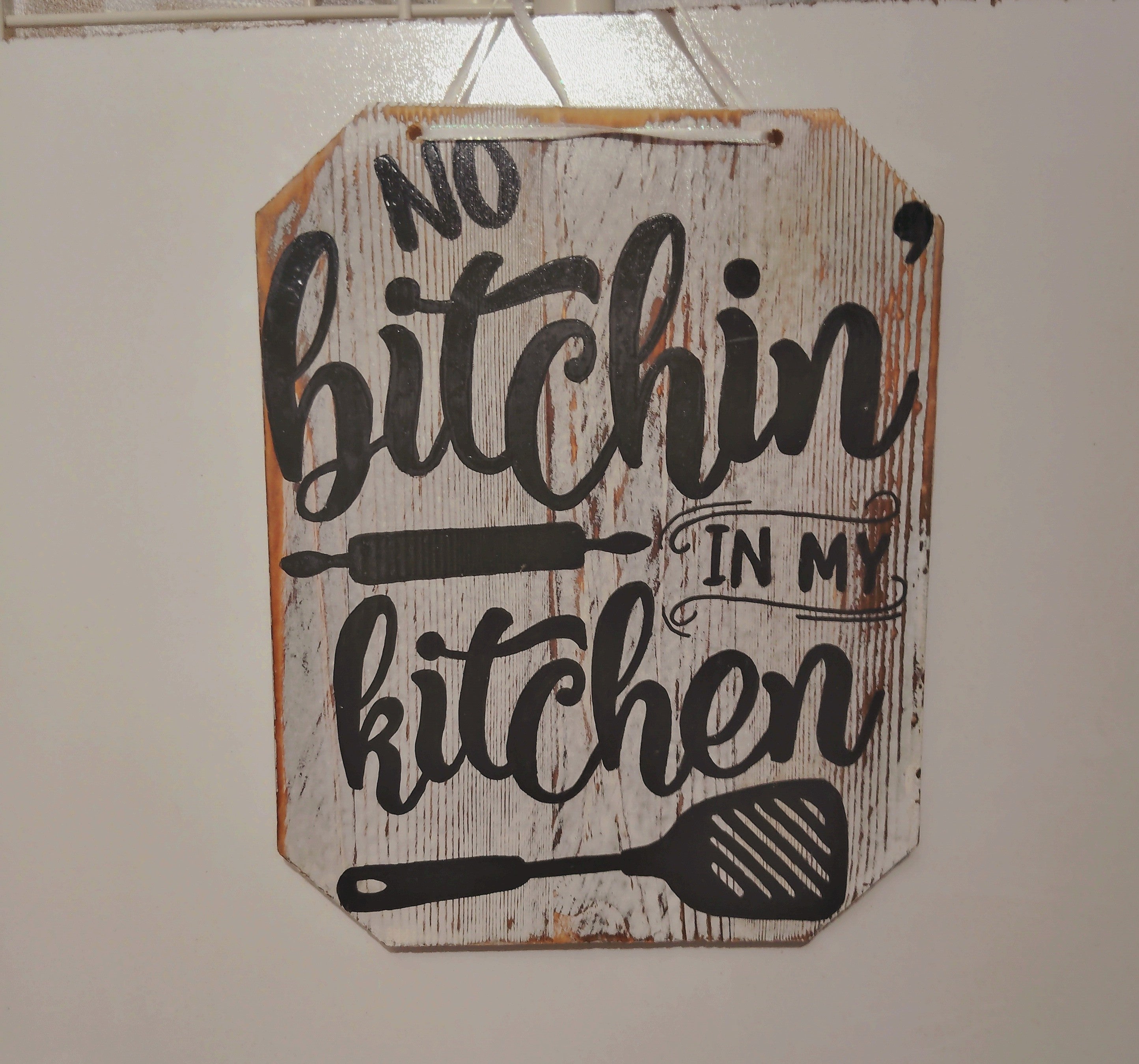 Rustic Kitchen Wall Sign – “No Bitchin’ in My Kitchen” Decorative Plaque