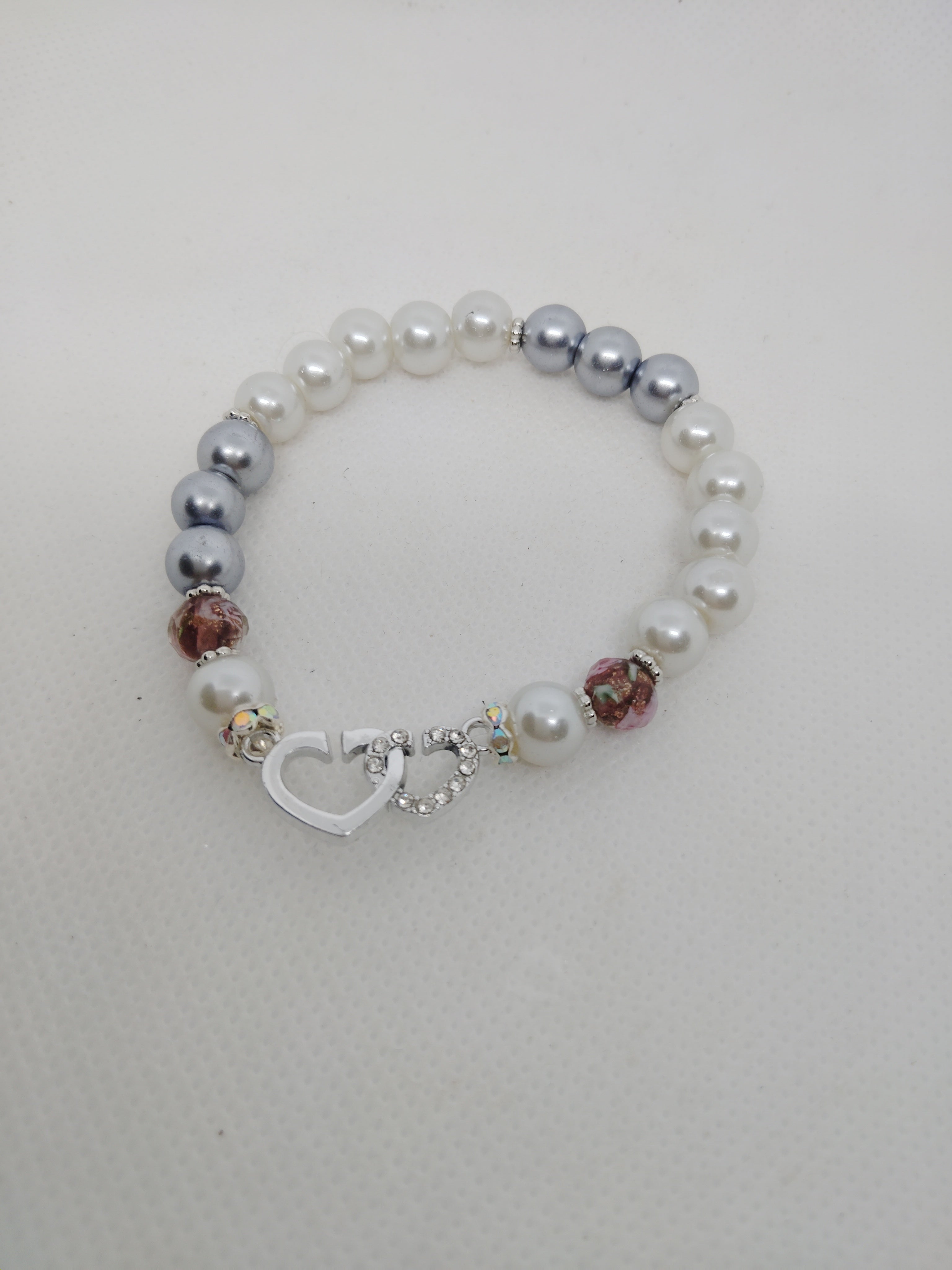 Elegant Double Heart Pearl Bracelet – Timeless Beauty, Lasting Treasure
