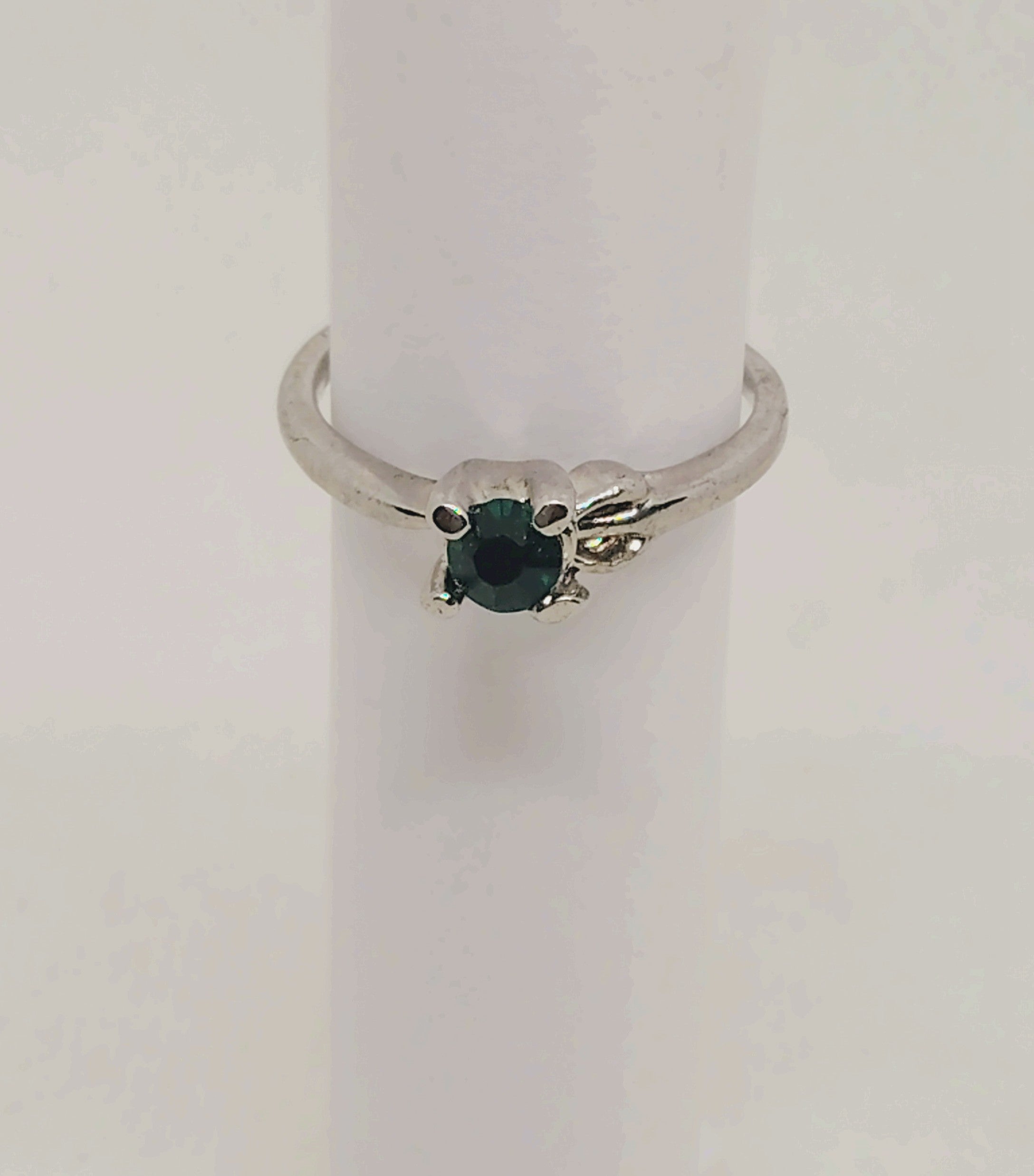 Silver Solitaire Ring with Dark Green Stone – Size 5.5