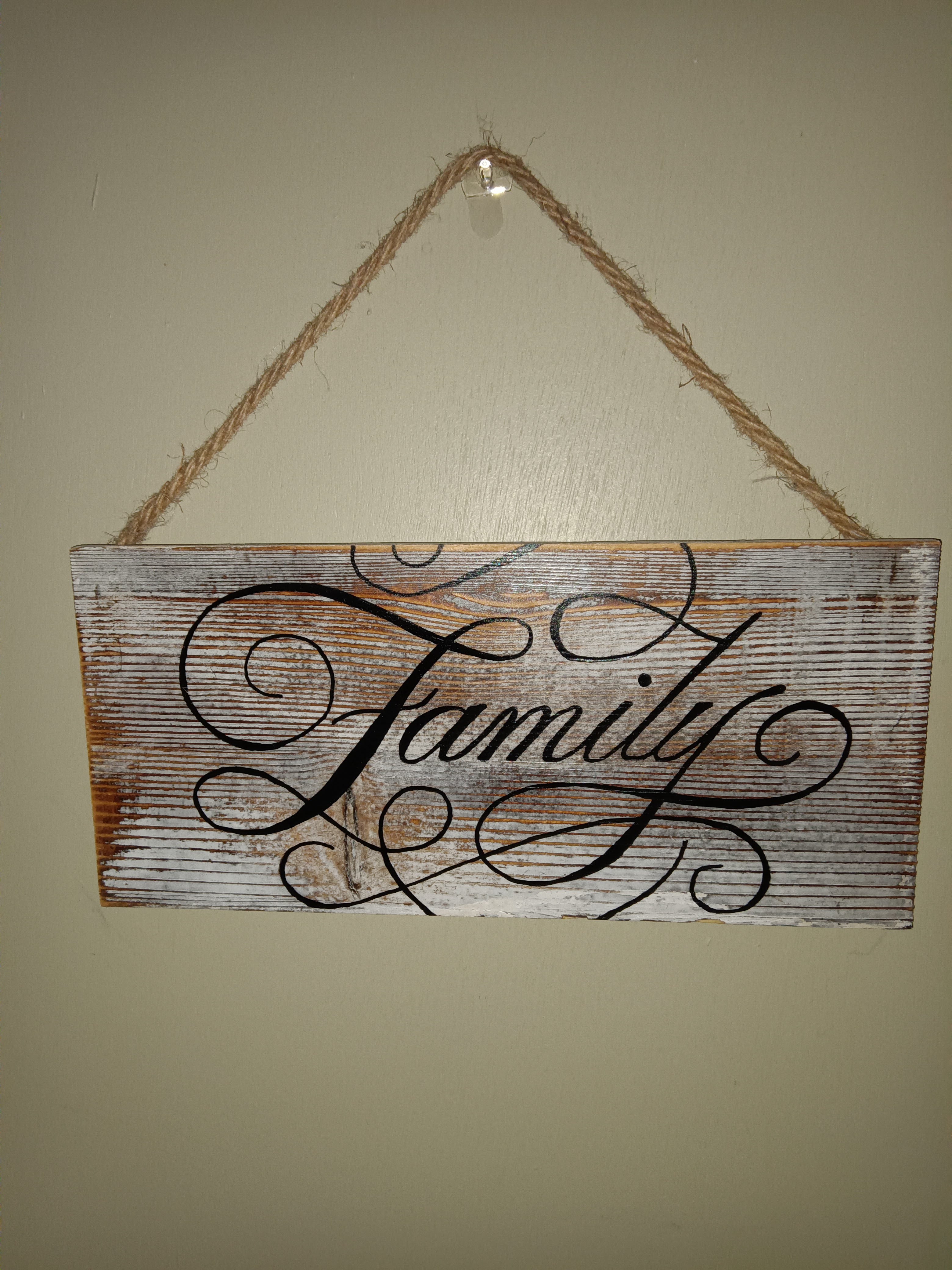 Rustic Family Wall Decor Sign with Rope Hanger